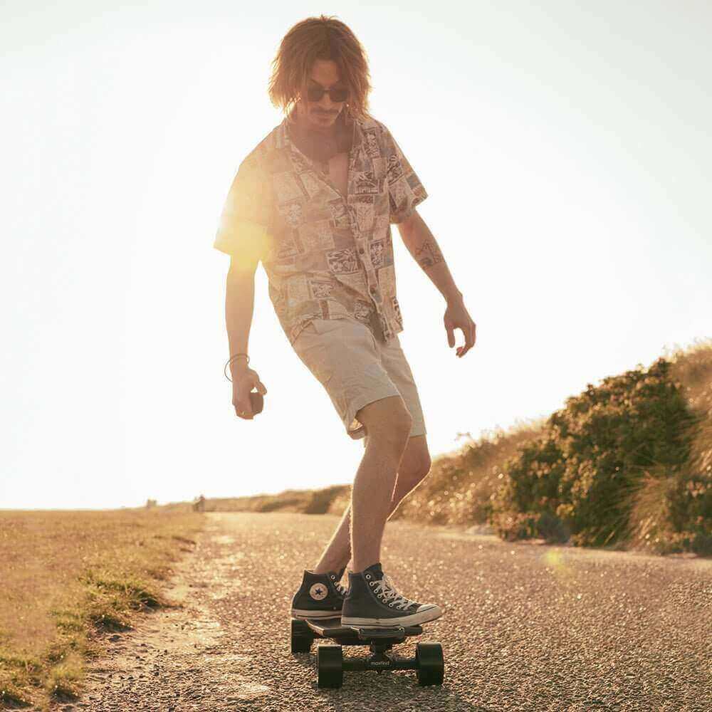 Maxfind FF Pro: A Sleek and Versatile Electric Skateboard - InTheZone E-Mobility 