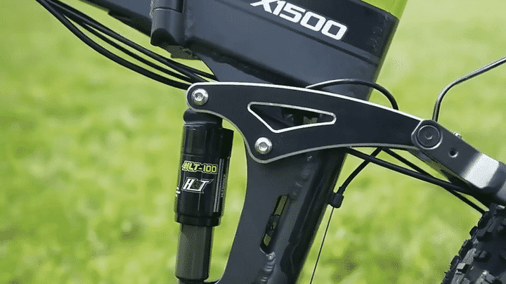 Detail of the dual shock suspension on the 🇮🇪🇪🇺 BEZIOR X 1500W electric mountain bike.