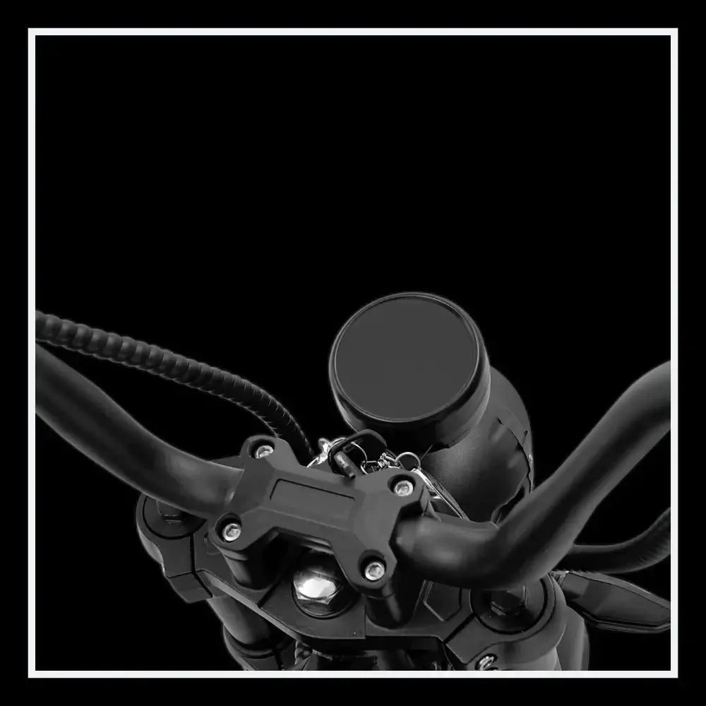 EAHORA KNIGHT M1PS electric chopper motorcycle handlebar close-up with modern controls