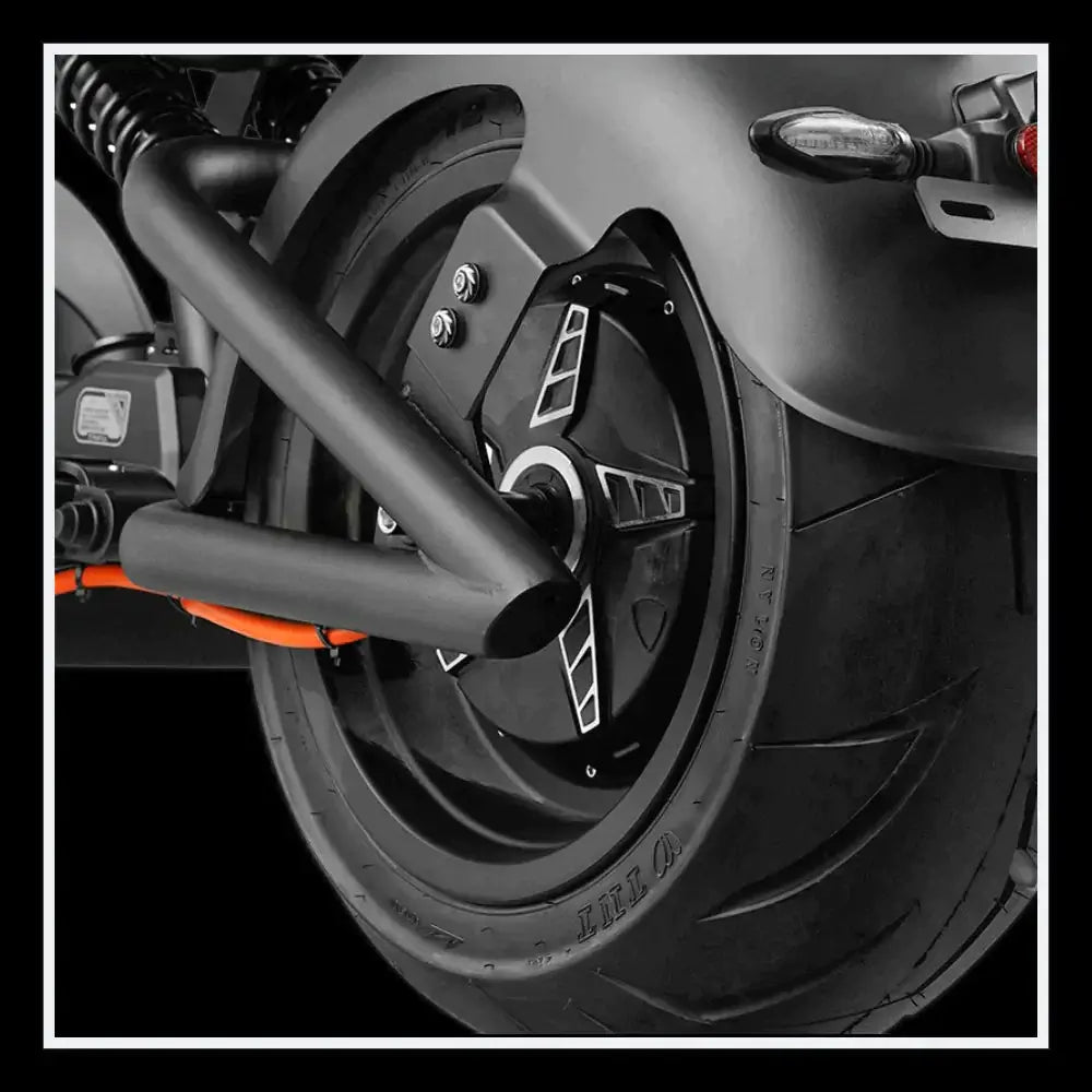 EAHORA KNIGHT M1PS electric chopper motorcycle rear wheel and brake detail.