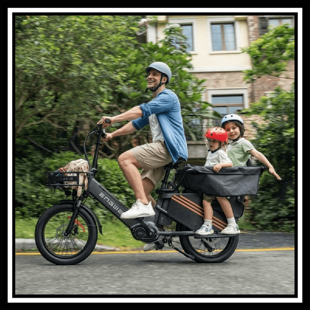Father riding the 🇮🇪🇬🇧🇪🇺 ENGWE LE20 e-bike with children, showcasing family-friendly design and comfort.