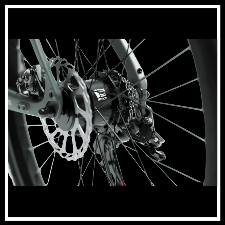 ENGWE MAPFOUR N1 PRO rear wheel close-up, showcasing the disc brake and high-quality components.