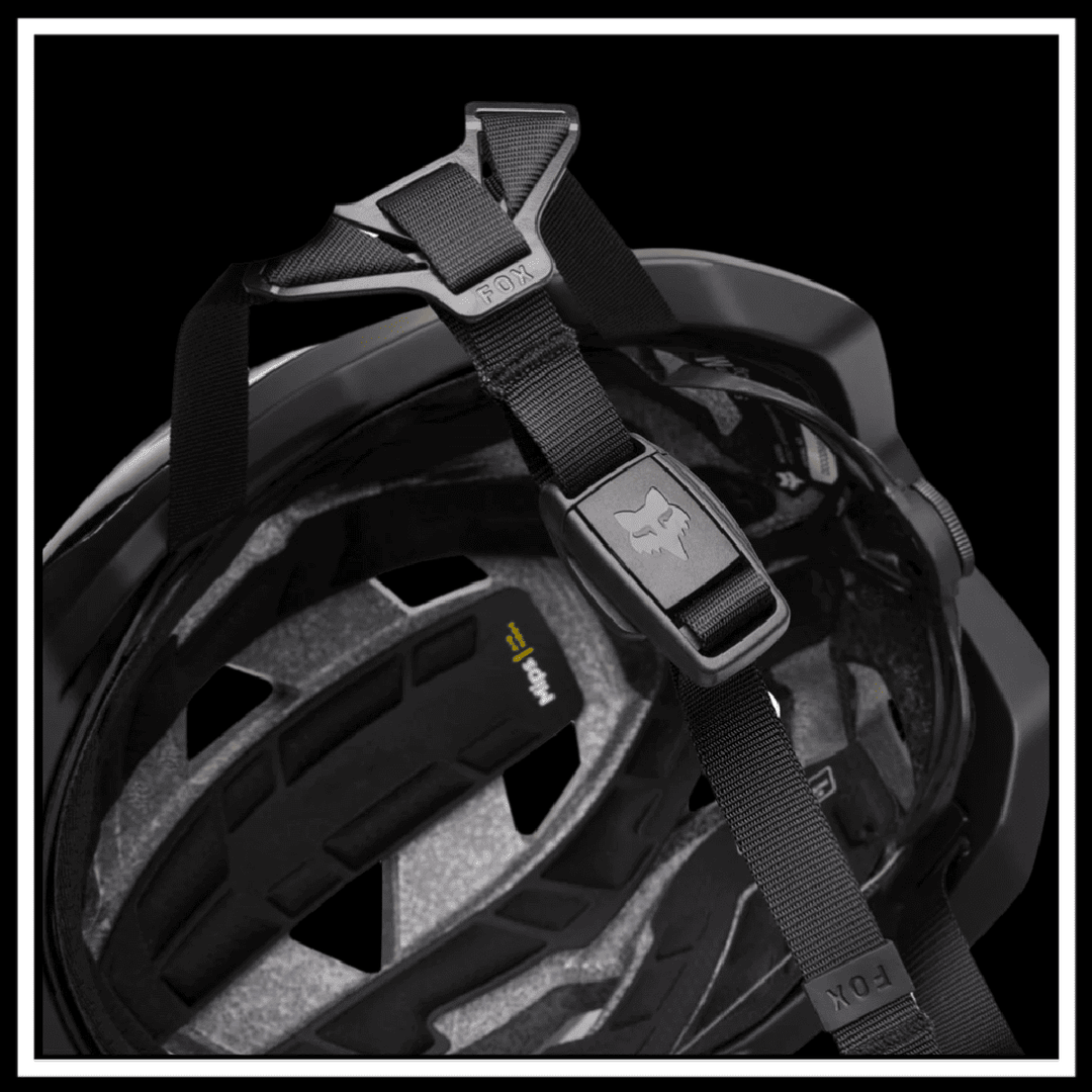 FOX RACING SPEEDFRAME PRO HELMET inner fit system and Fidlock buckle for secure closure.