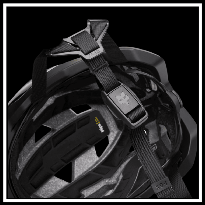 FOX RACING SPEEDFRAME PRO HELMET inner fit system and Fidlock buckle for secure closure.