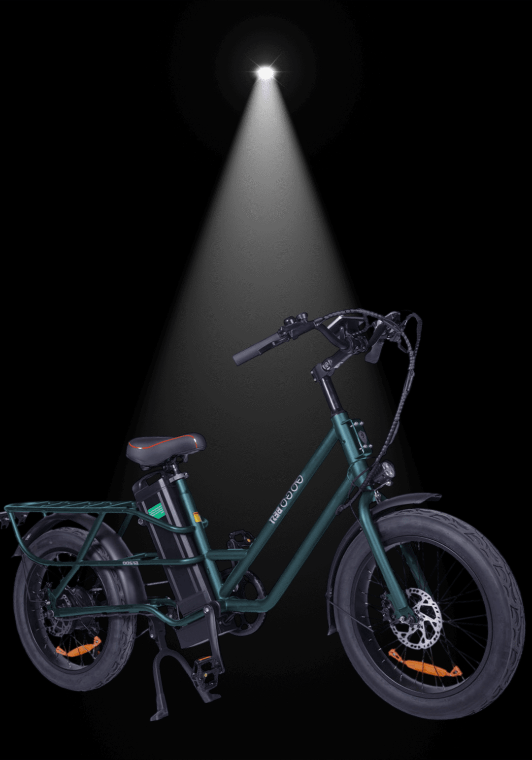 🇮🇪🇪🇺 GOGOBEST GF200 FOOD-DELIVERY CARGO E-BIKE illuminated with spotlight on dark background.