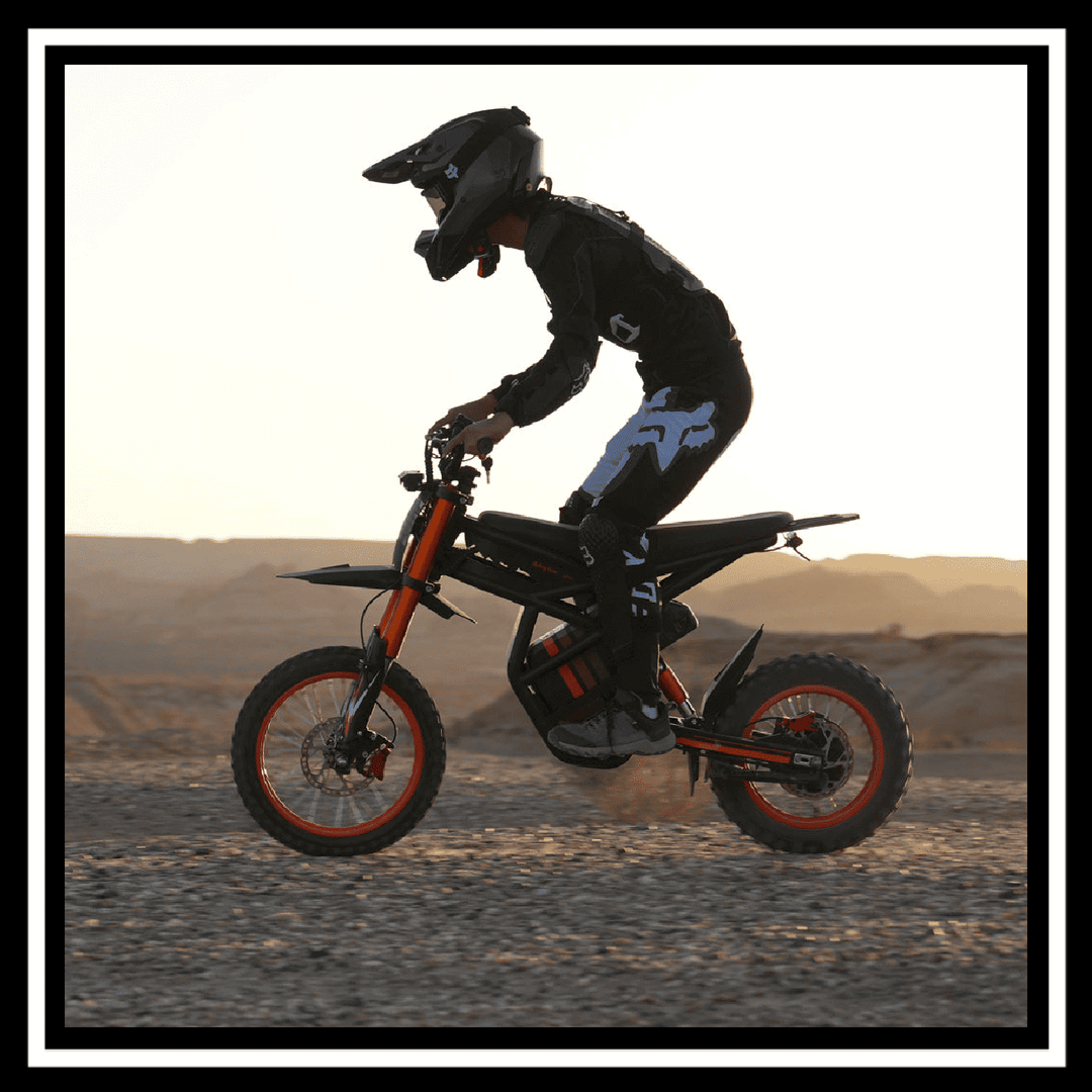 🇮🇪🇪🇺🇺🇸 GT54 2000W RIDING'TIMES ELECTRIC MINI E-BIKE in action on rugged terrain.