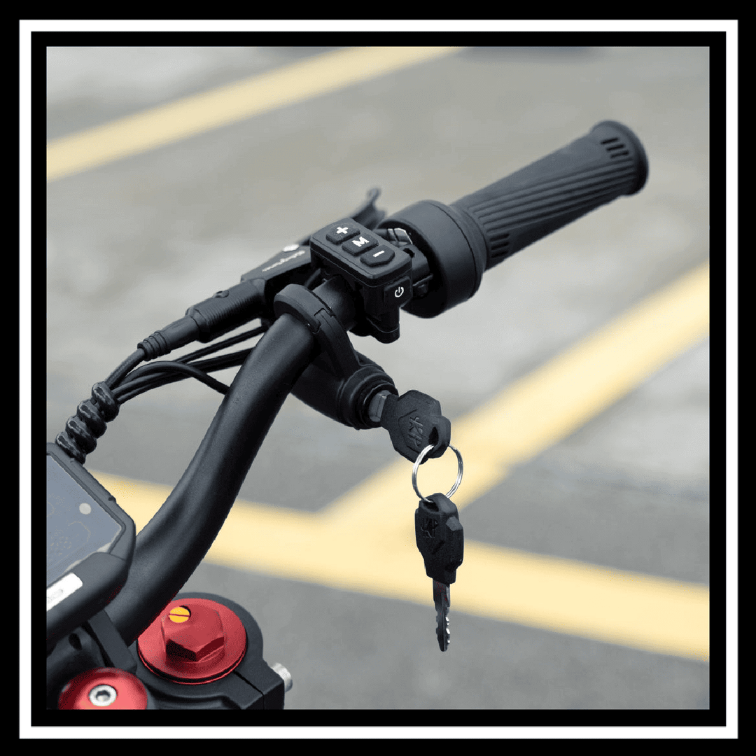 GT54 2000W RIDING'TIMES ELECTRIC MINI E-BIKE handlebar with throttle and keys