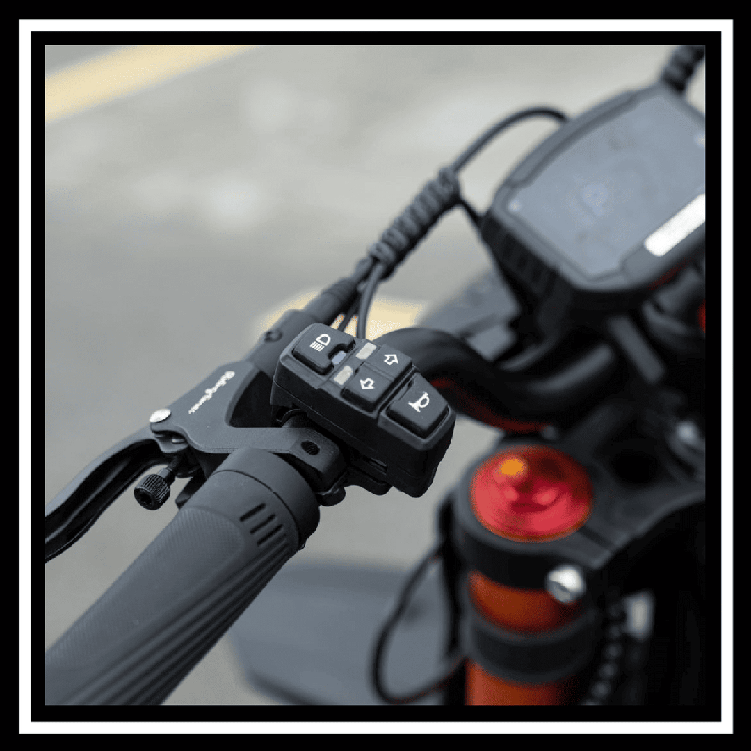 GT54 2000W RIDING'TIMES ELECTRIC MINI E-BIKE handlebar controls and display close-up.
