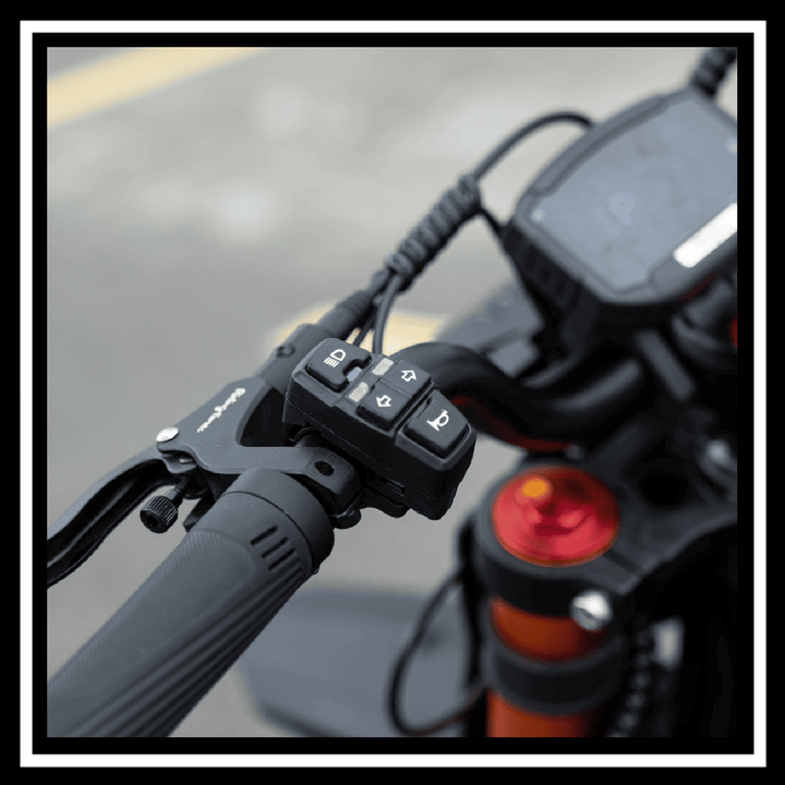 GT54 2000W RIDING'TIMES ELECTRIC MINI E-BIKE handlebar controls and display close-up.