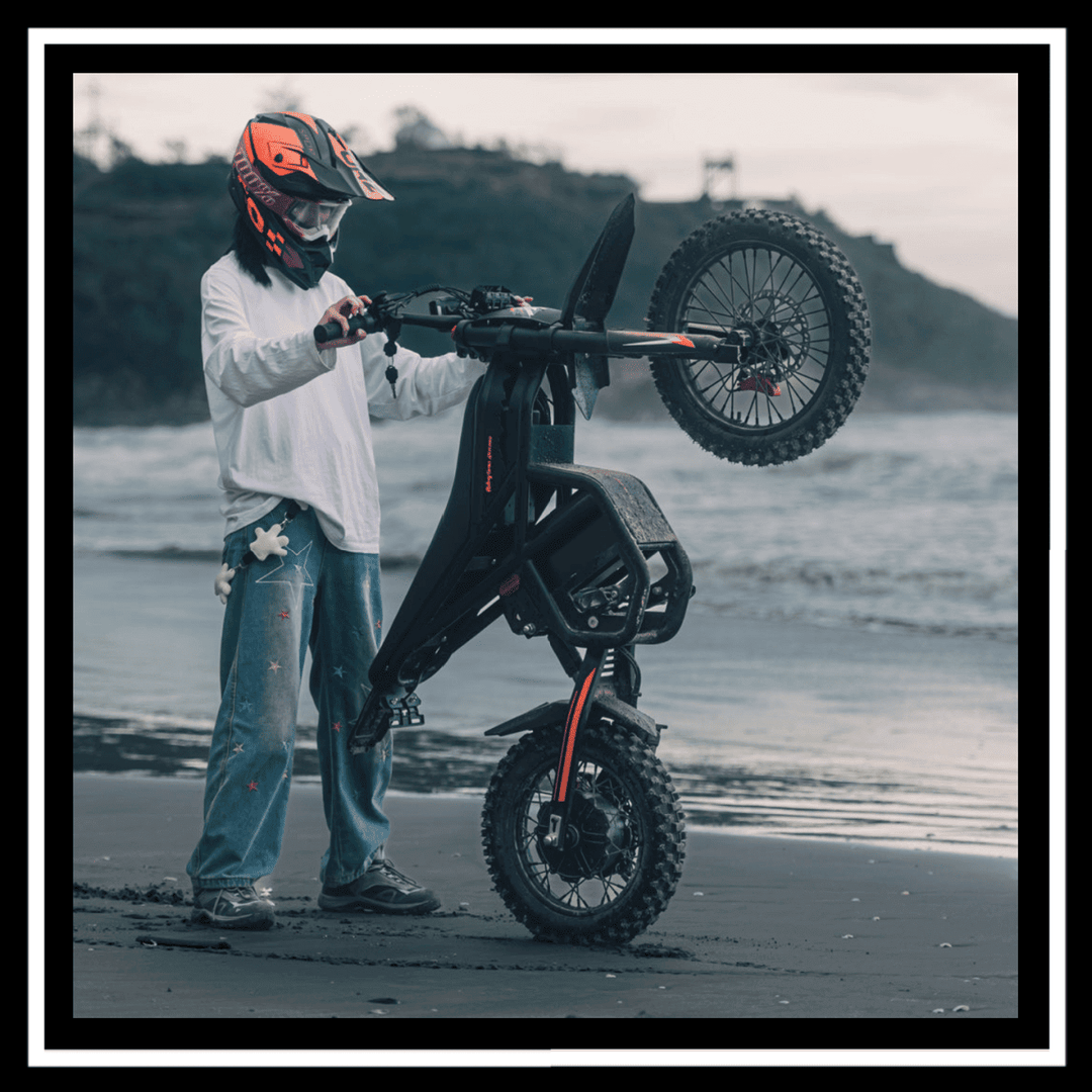 🇮🇪🇪🇺🇺🇸 GT54PRO 3000W RIDING'TIMES ELECTRIC MINI E-BIKE performing a stunt on a beach.