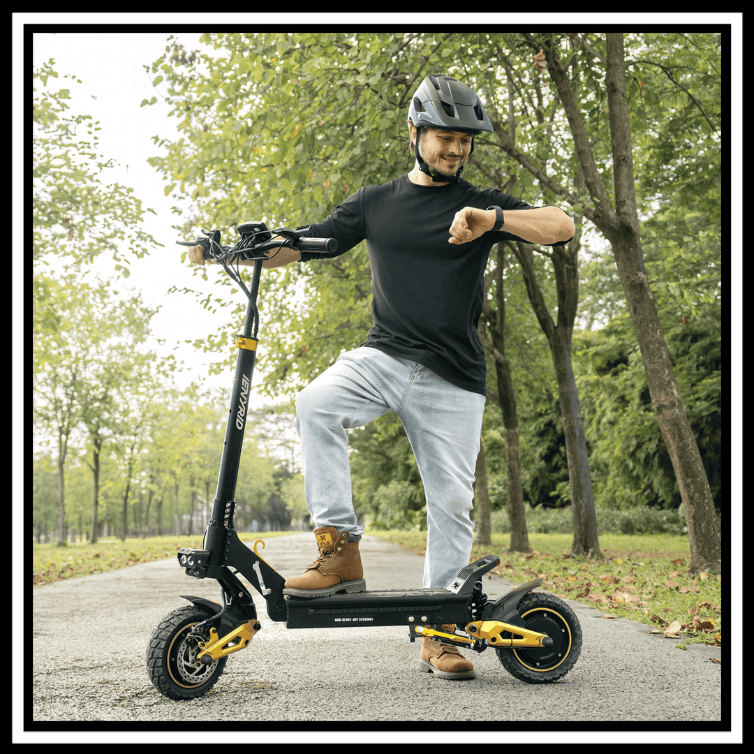 🇮🇪🇪🇺🇬🇧🇺🇸 iENYRID ES1 electric scooter being used by a rider wearing a helmet in a park.