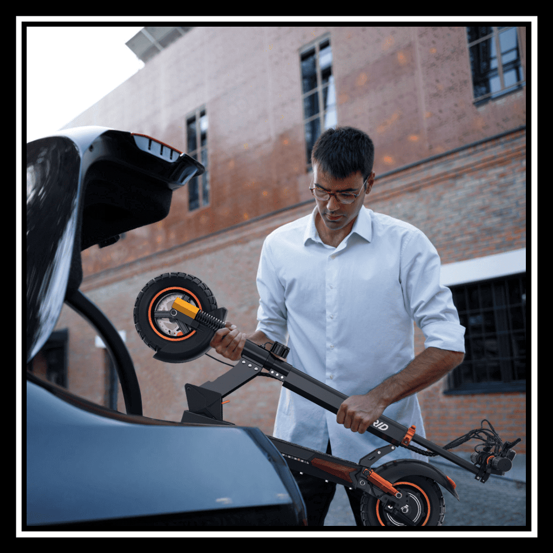 Man loading 🇮🇪🇪🇺🇬🇧🇺🇸 iENYRID M4 PRO S+ electric scooter into a car trunk.