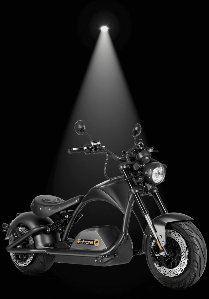 🇺🇸 EAHORA KNIGHT M1PS 4000W muscle motorcycle showcased in dramatic lighting.