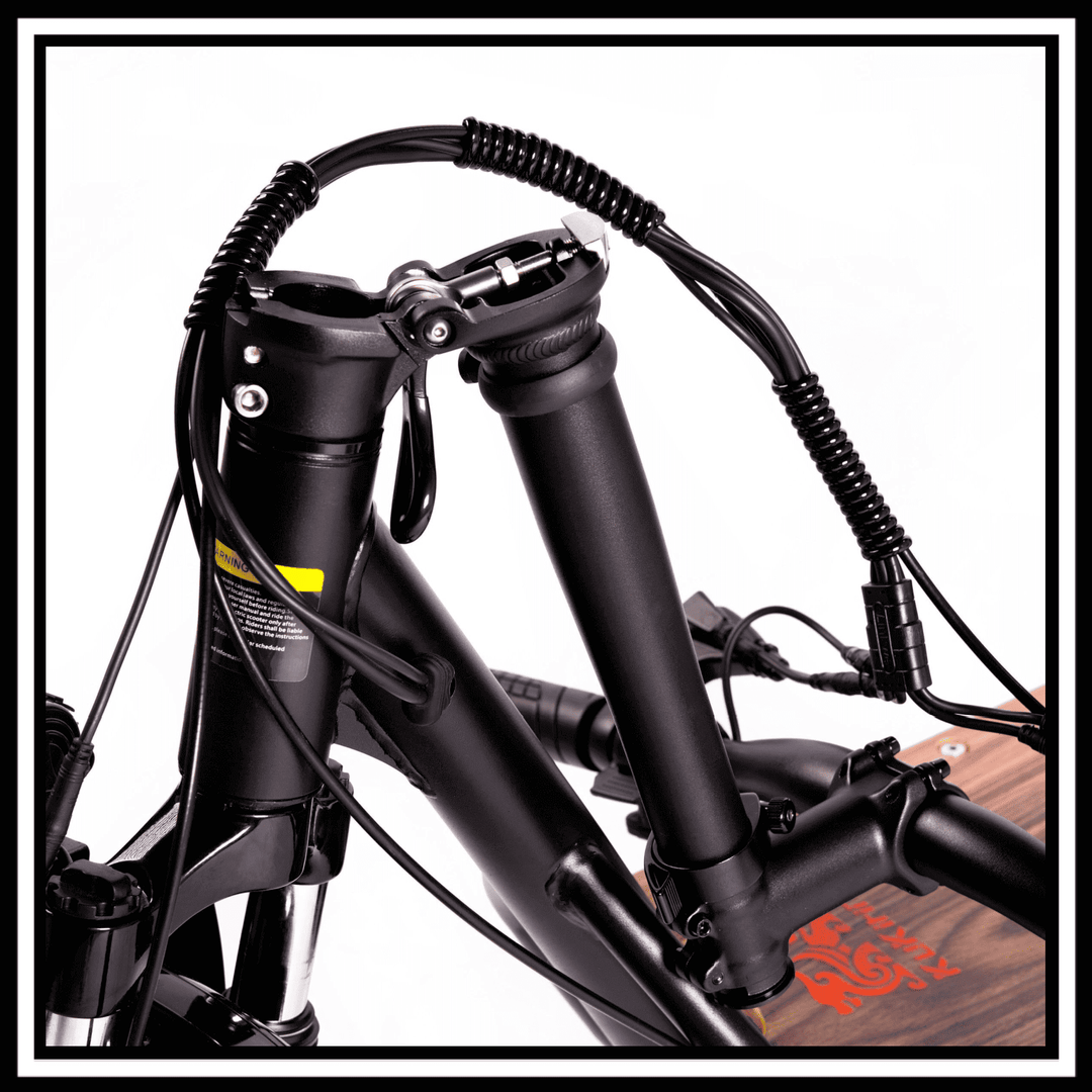 Close-up of the handlebar and wiring of the 🇮🇪🇪🇺 KUKIRIN C1 PRO electric scooter.