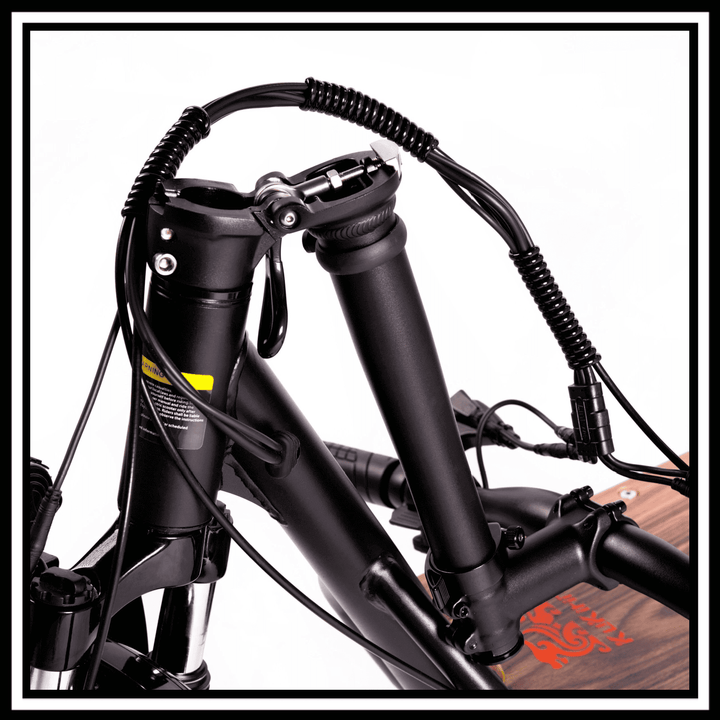 Close-up of the handlebar and wiring of the 🇮🇪🇪🇺 KUKIRIN C1 PRO electric scooter.