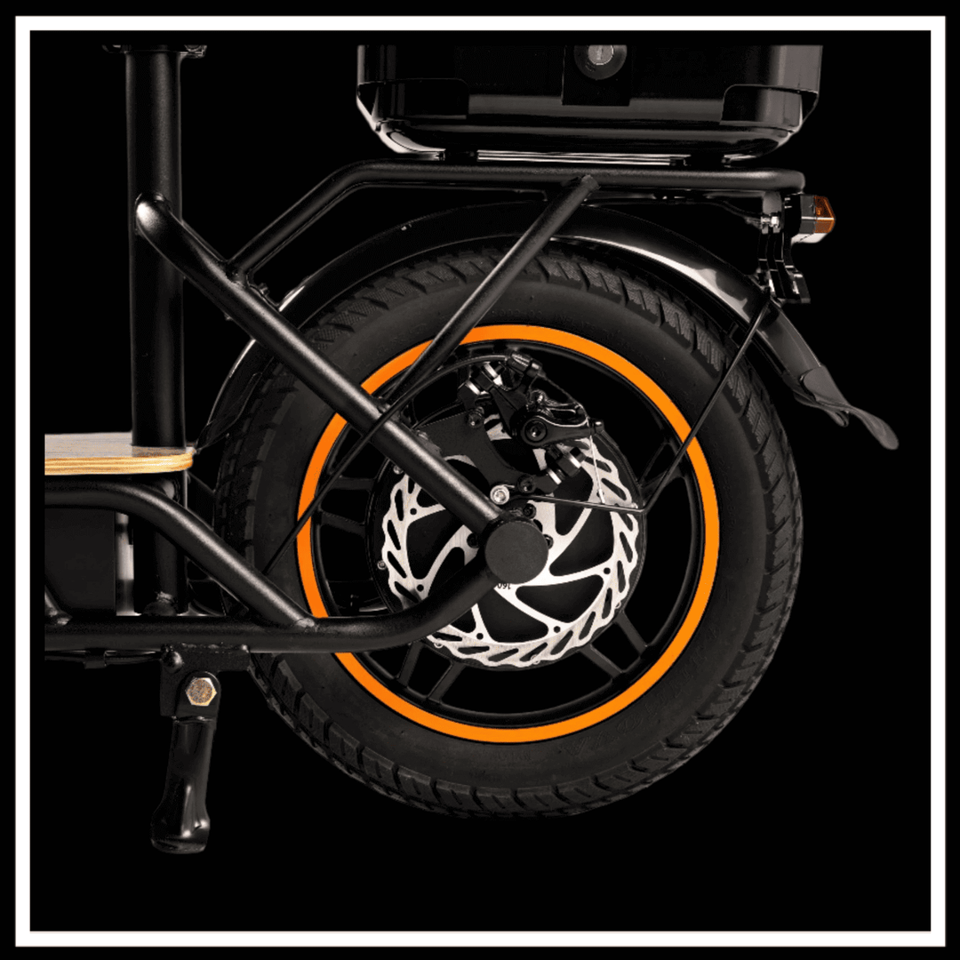 Close-up of the rear wheel and brake system of the 🇮🇪🇪🇺 KUKIRIN C1 PRO electric scooter.