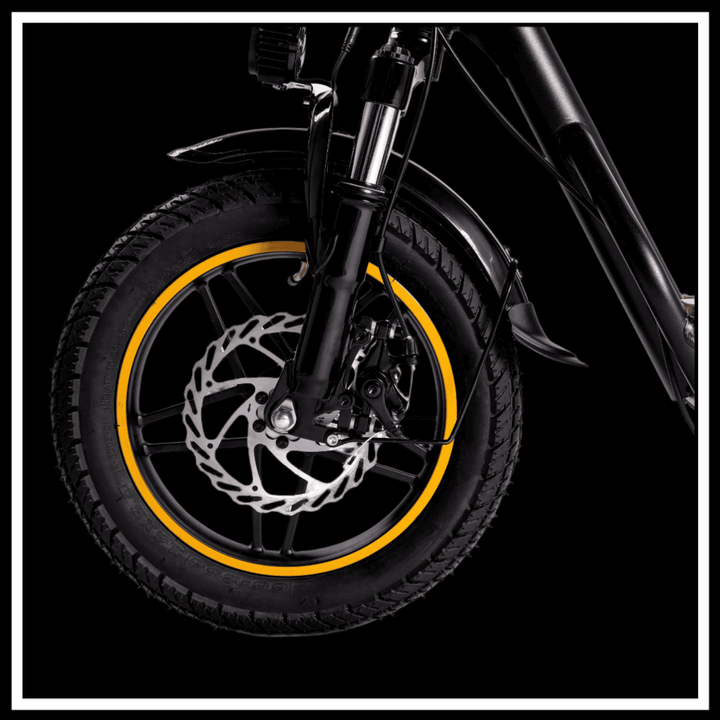 KUKIRIN C1 PRO electric scooter front wheel with black tire and yellow rim, showcasing modern design and performance.