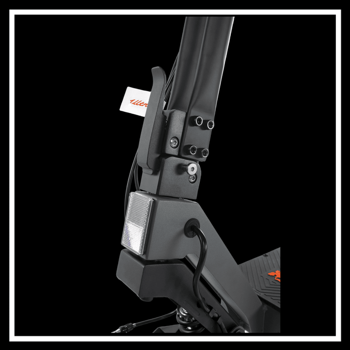 Close-up of the folding mechanism on the 🇮🇪🇪🇺 KUKIRIN G2 ULTRA electric scooter showcasing its durable design.