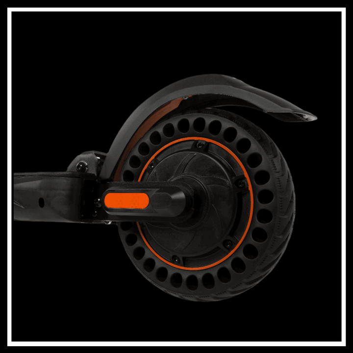 Rear wheel and motor of the 🇮🇪🇪🇺 KUKIRIN S1 MAX electric scooter showcasing pneumatic tire design.