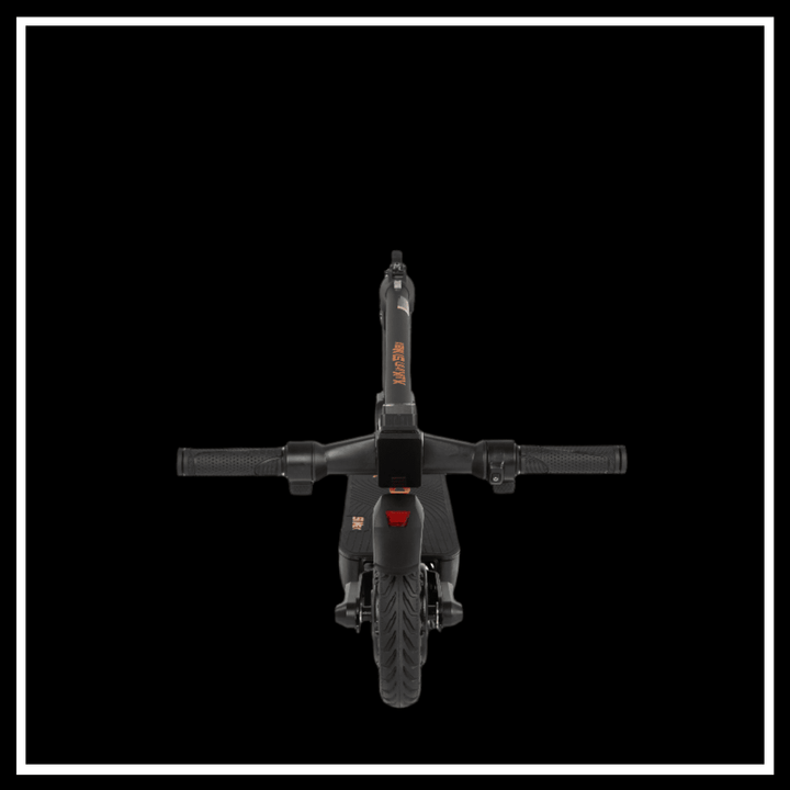 View of the front of the 🇮🇪🇪🇺 KUKIRIN S1 MAX electric scooter showcasing its sleek design and handlebars.