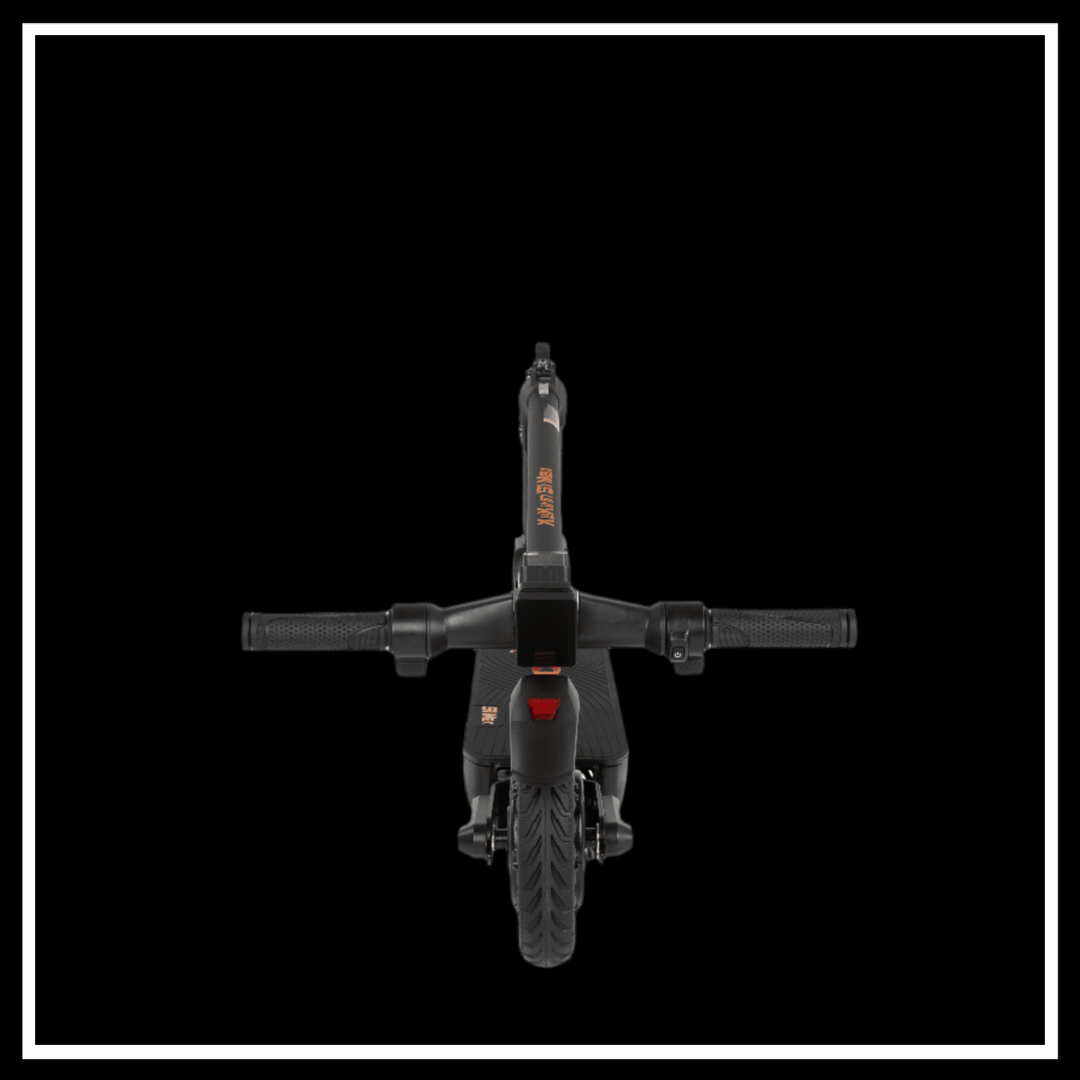 View of the front of the 🇮🇪🇪🇺 KUKIRIN S1 MAX electric scooter showcasing its sleek design and handlebars.