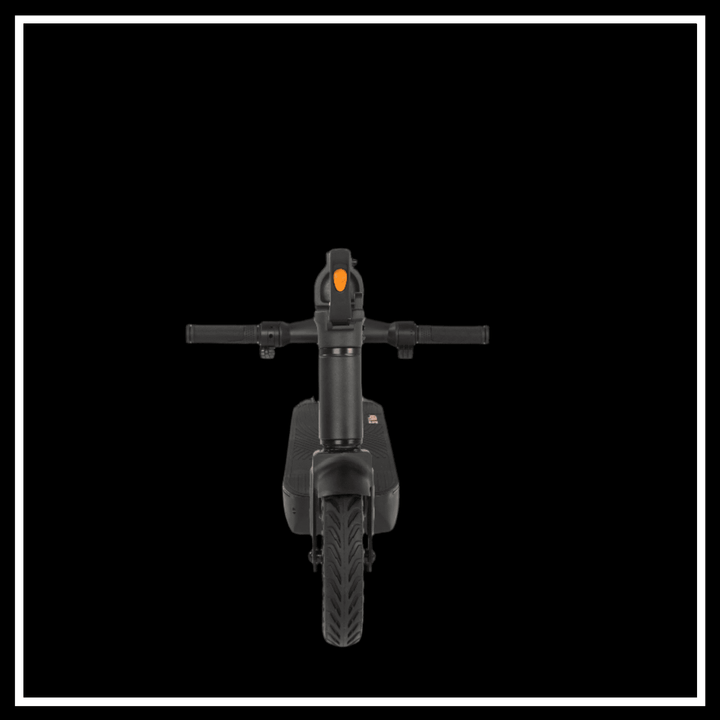 Front view of 🇮🇪🇪🇺 KUKIRIN S1 MAX electric scooter showcasing its sleek design and robust features.