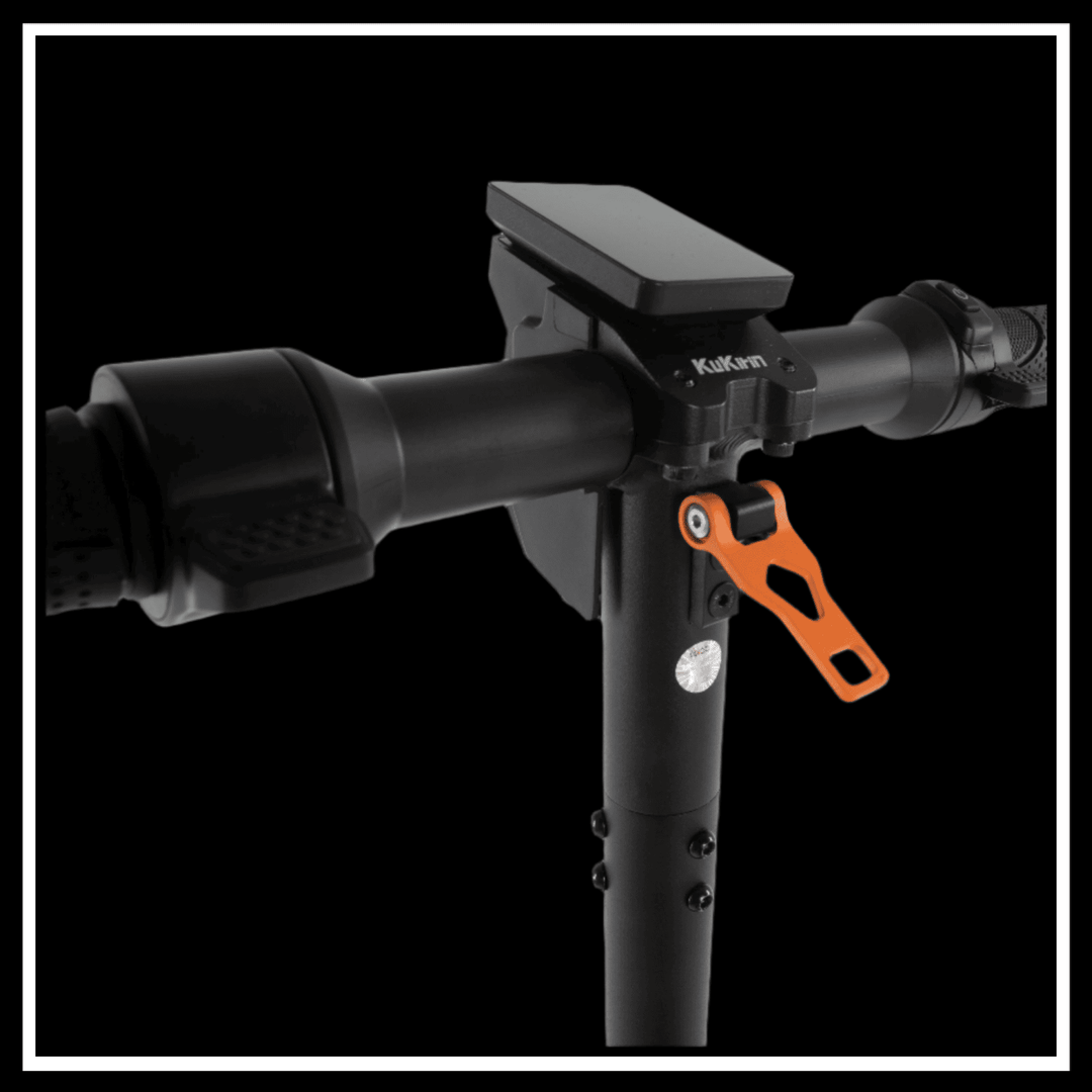 Close-up of the controls on the 🇮🇪🇪🇺 KUKIRIN S1 MAX electric scooter's handlebars.