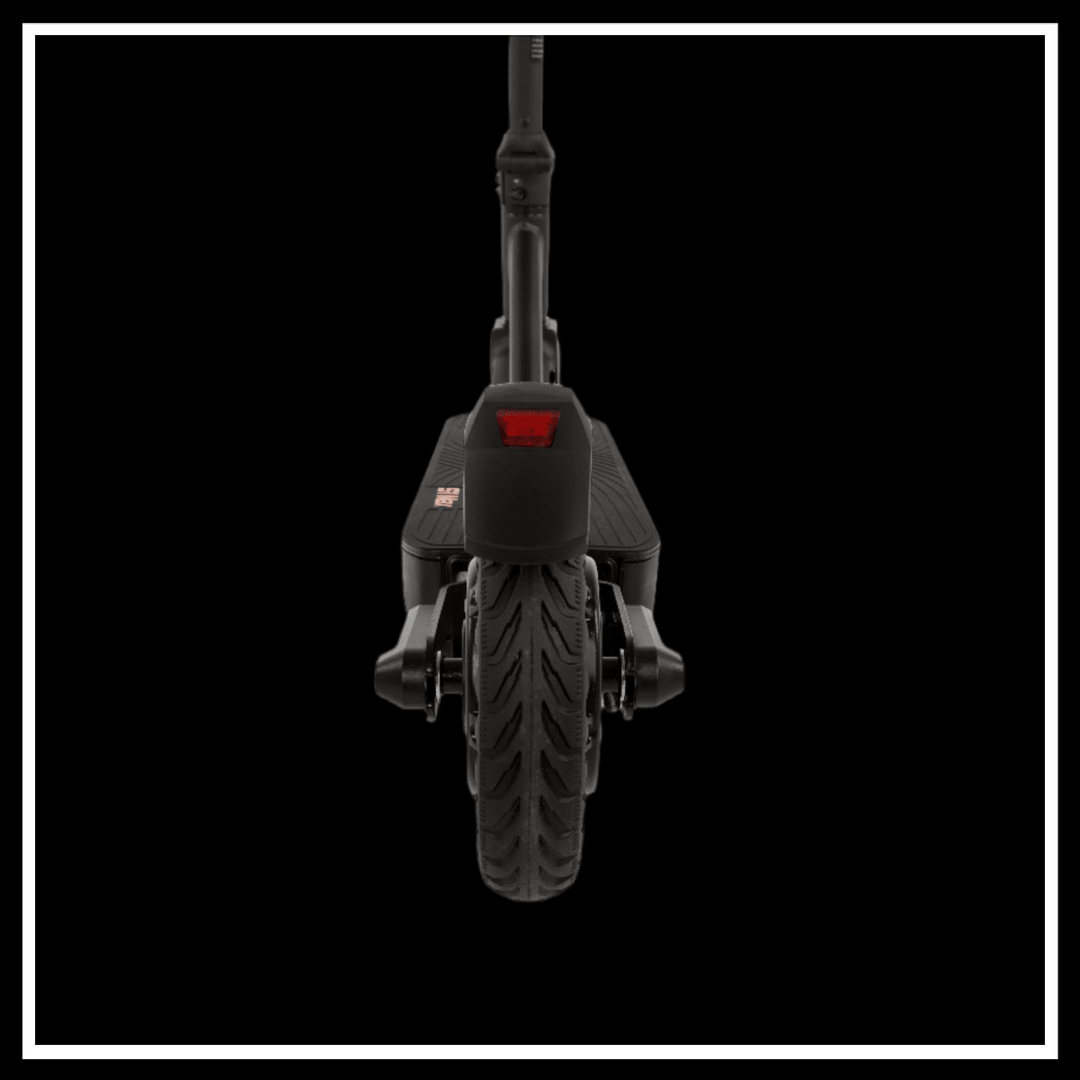 Rear view of the 🇮🇪🇪🇺 KUKIRIN S1 MAX electric scooter showcasing its robust design and tire.