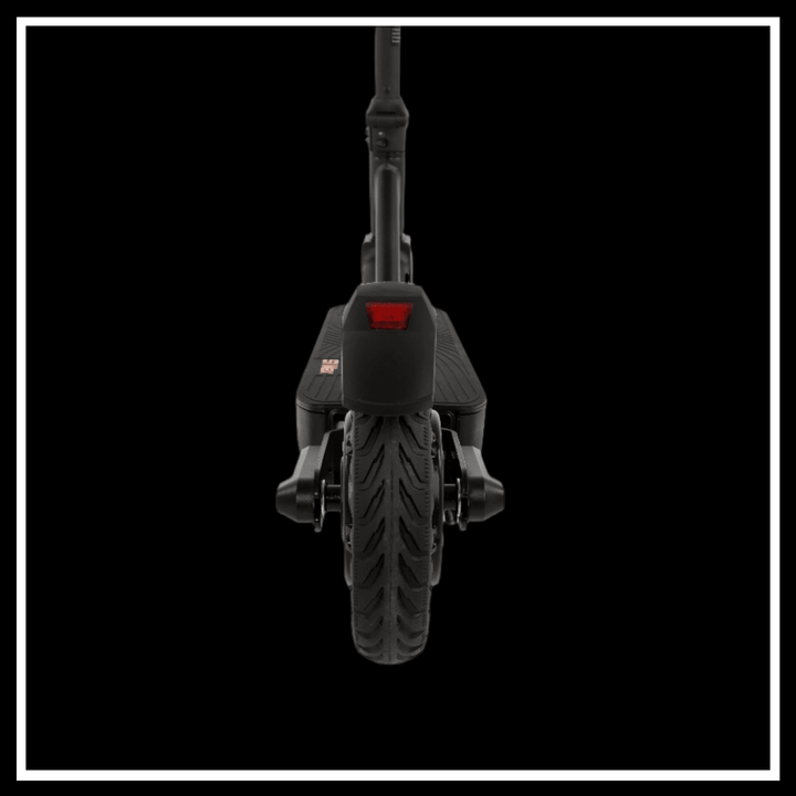 Rear view of the 🇮🇪🇪🇺 KUKIRIN S1 MAX electric scooter showcasing its robust design and tire.