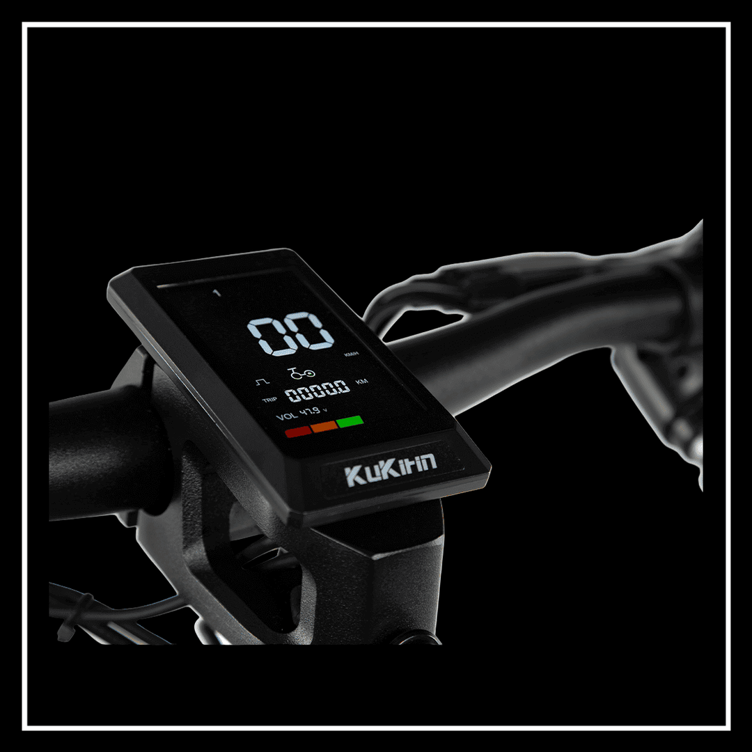KUKIRIN T3 ELECTRIC SCOOTER display showing speed and battery level for an enhanced riding experience.