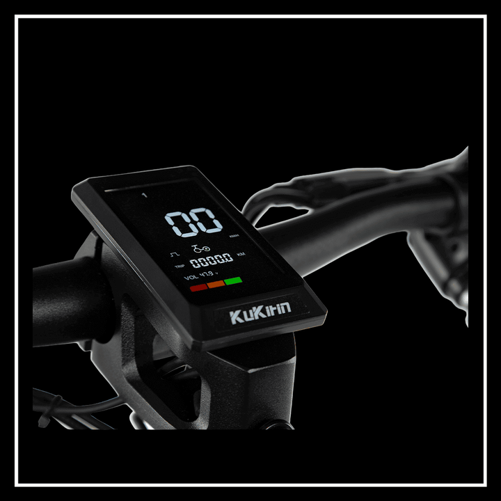 KUKIRIN T3 ELECTRIC SCOOTER display showing speed and battery level for an enhanced riding experience.