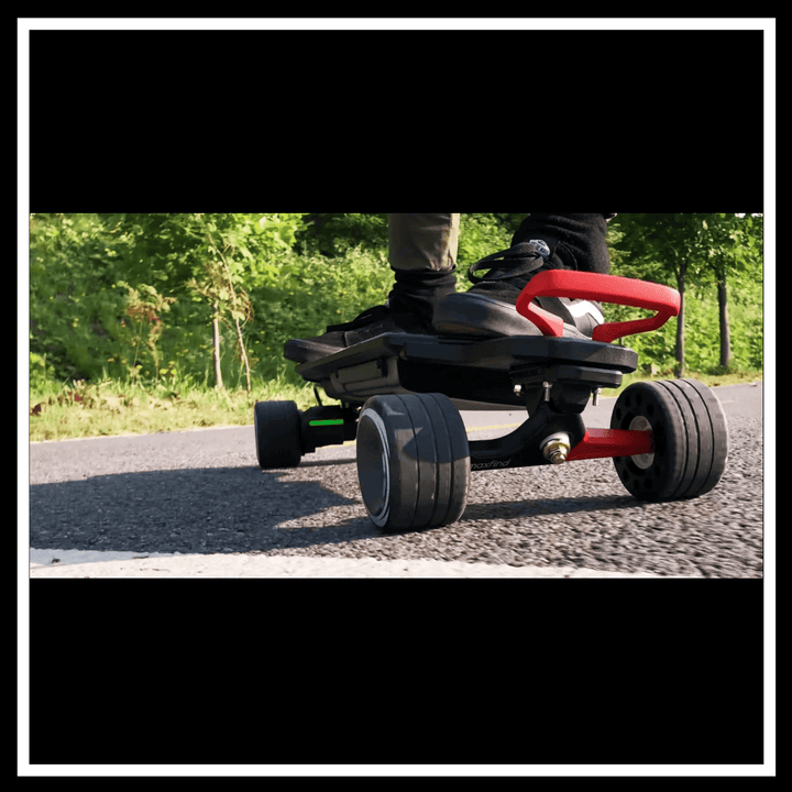 Person riding the 🇮🇪🇪🇺🇺🇸 MAXFIND MAX6 electric skateboard on a smooth road.