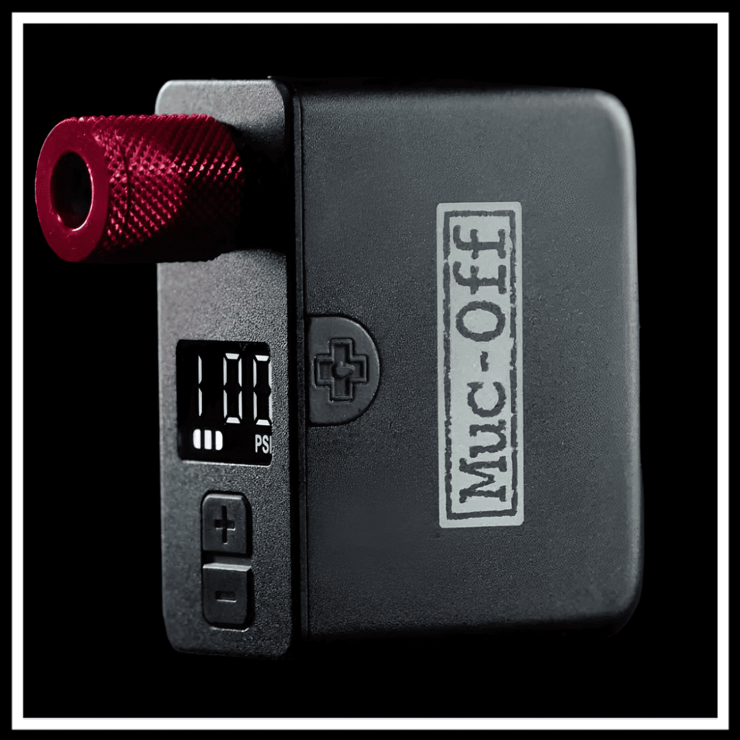 🇮🇪🇪🇺 MUC-OFF AIRMACH MINI INFLATOR displayed with pressure gauge and USB-C charging port.