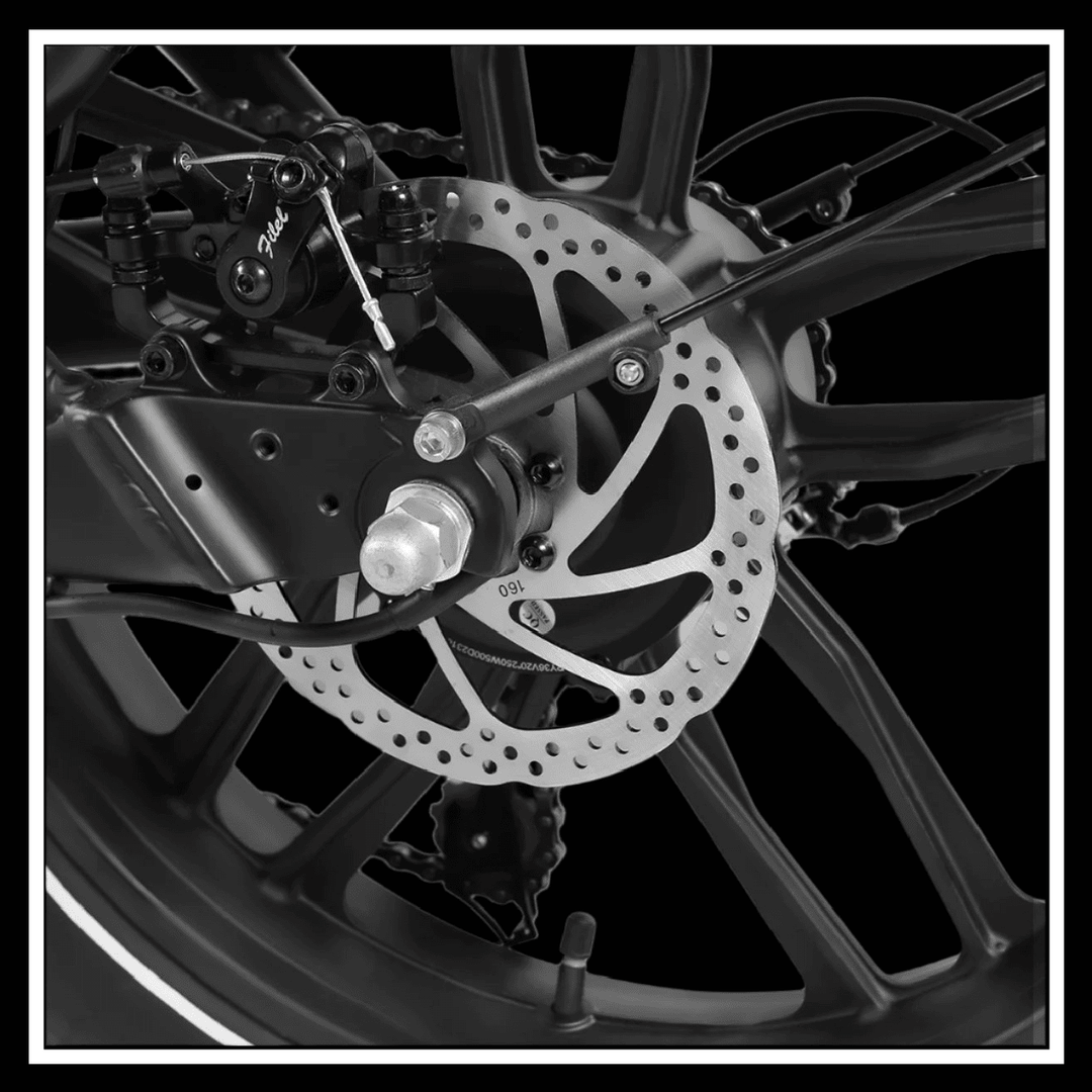 Close-up of the brake disc and suspension system of the 🇮🇪🇪🇺🇬🇧🇺🇸 SAMEBIKE C05 PRO electric bike.