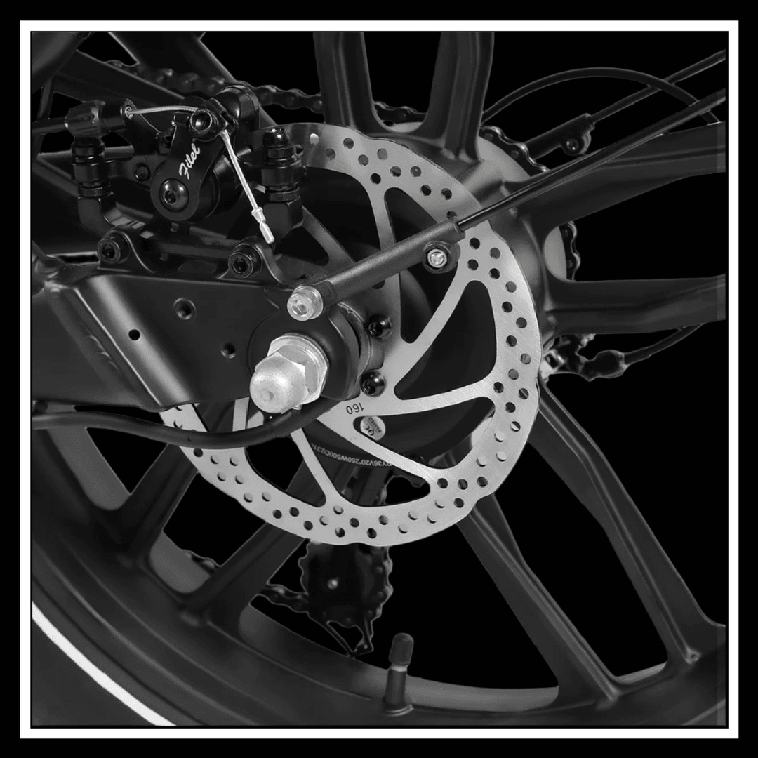 Close-up of the brake disc and suspension system of the 🇮🇪🇪🇺🇬🇧🇺🇸 SAMEBIKE C05 PRO electric bike.