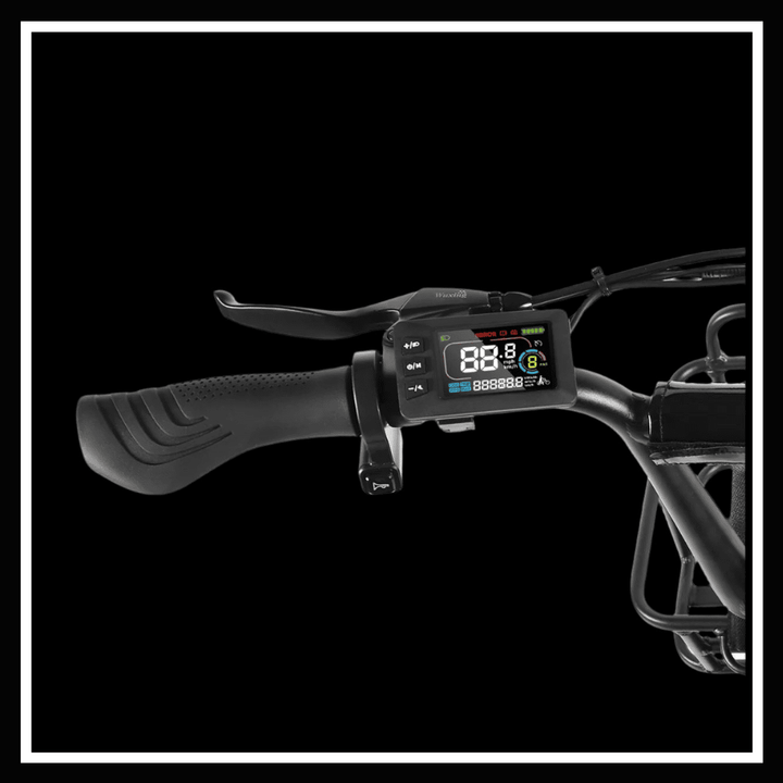 Handlebar display of the 🇮🇪🇪🇺🇬🇧🇺🇸 SAMEBIKE C05 PRO electric bike showcasing speed and distance.