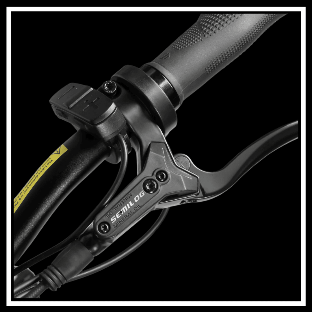 Close-up of the handlebar controls on the 🇮🇪🇪🇺🇬🇧 SAMEBIKE LO26 PLUS 1000W electric bike showing brake lever and grips.