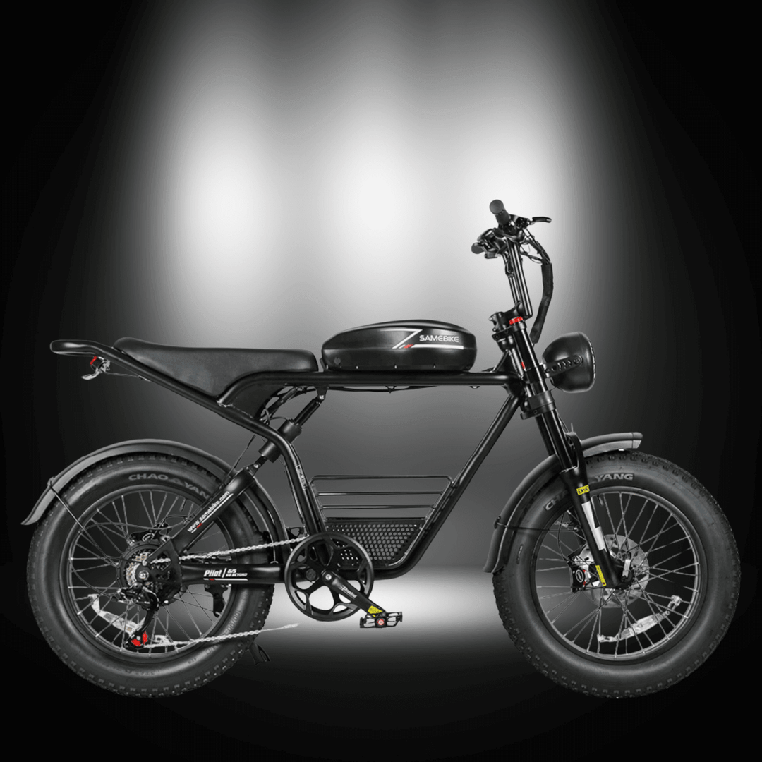 🇮🇪🇪🇺🇬🇧🇺🇸 SAMEBIKE M20 electric motorcycle showcasing its sleek design and robust features in a spotlight.