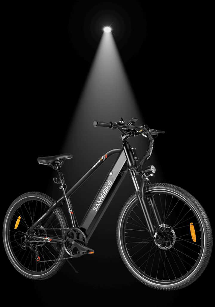 🇮🇪🇬🇧🇪🇺 SAMEBIKE RS-A01 MEN electric city bike on display with spotlight effect.