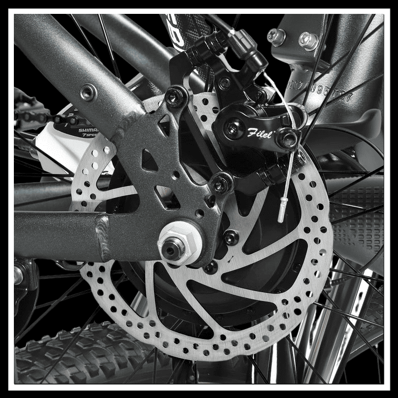 🇮🇪🇬🇧🇪🇺 SAMEBIKE RS-A01 MEN disc brake system close-up for reliable stopping power.