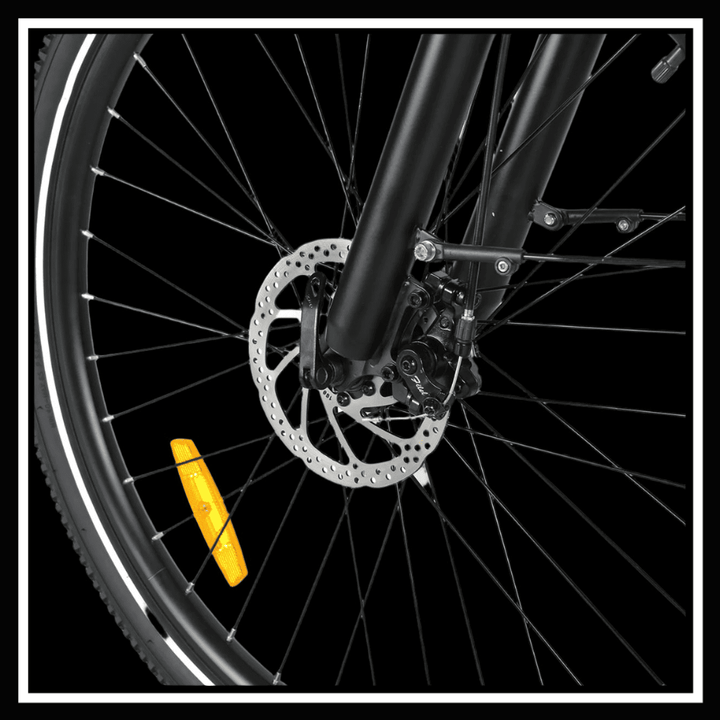 Close-up of the wheel and disc brake of the 🇮🇪🇪🇺🇺🇸🇬🇧 SAMEBIKE RS-A01 PRO electric bicycle.