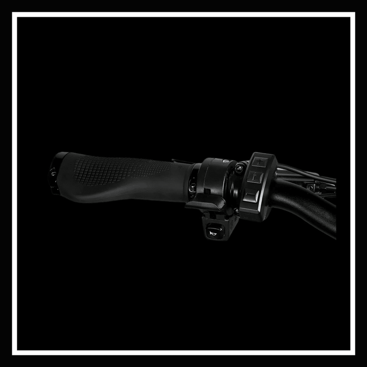 alt_tag:SAMEBIKE RSA08-II handlebar grip with controls for electric mountain bike performance.