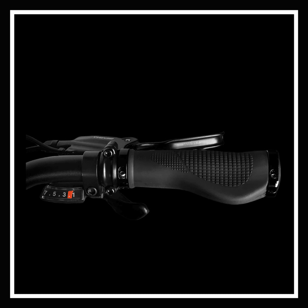 SAMEBIKE RSA08-II ELECTRIC BIKE handlebar grip and control features for enhanced riding comfort.