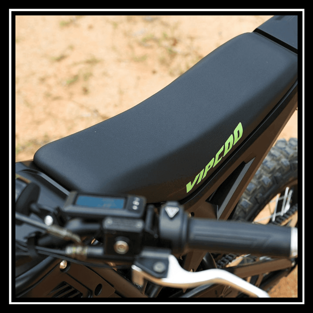 VIPCOO H3 3500W E-DIRT BIKE seat close-up showcasing its modern design and comfortable grip.
