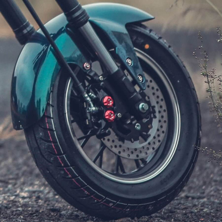 EAHORA M1P PLUS electric motorcycle close-up of the front wheel and brake system design.