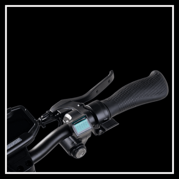 KUKIRIN G2 Pro electric scooter handlebar with digital display and ergonomic grip